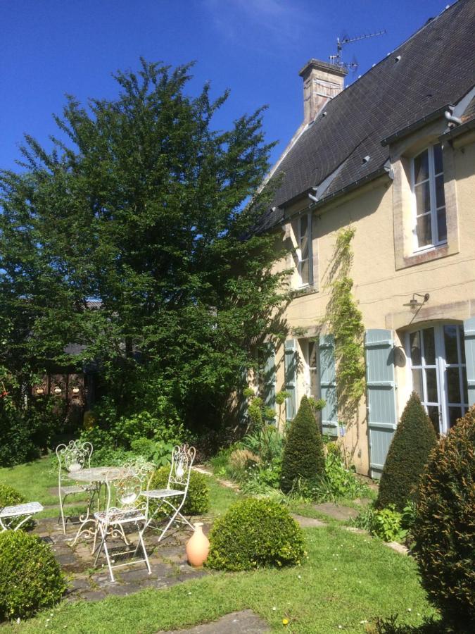 Bed and Breakfast De Ma Fenetre Saint-Martin-des-Entrées Exterior foto